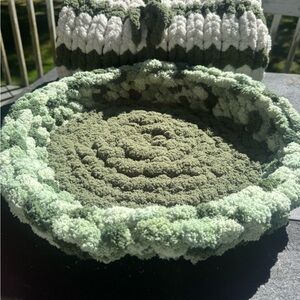 Cozy Green Dog , cat Bed